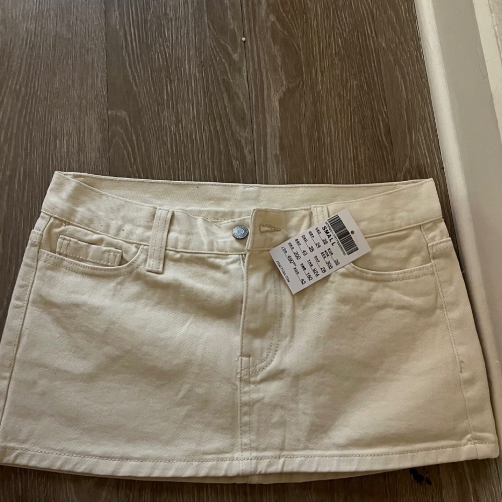 New with tags Brandy Melville Mini skirt